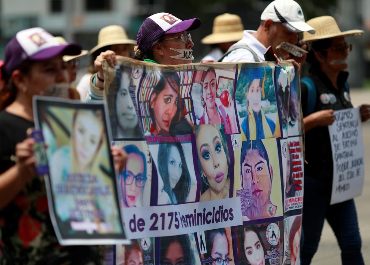 Contrario a manifestaciones anteriores, la marcha estuvo encabezada por madres y familiares, seguidas por mujeres con niños y niñas y posteriormente mujeres solas además de organizaciones de derechos humanos.
<br>