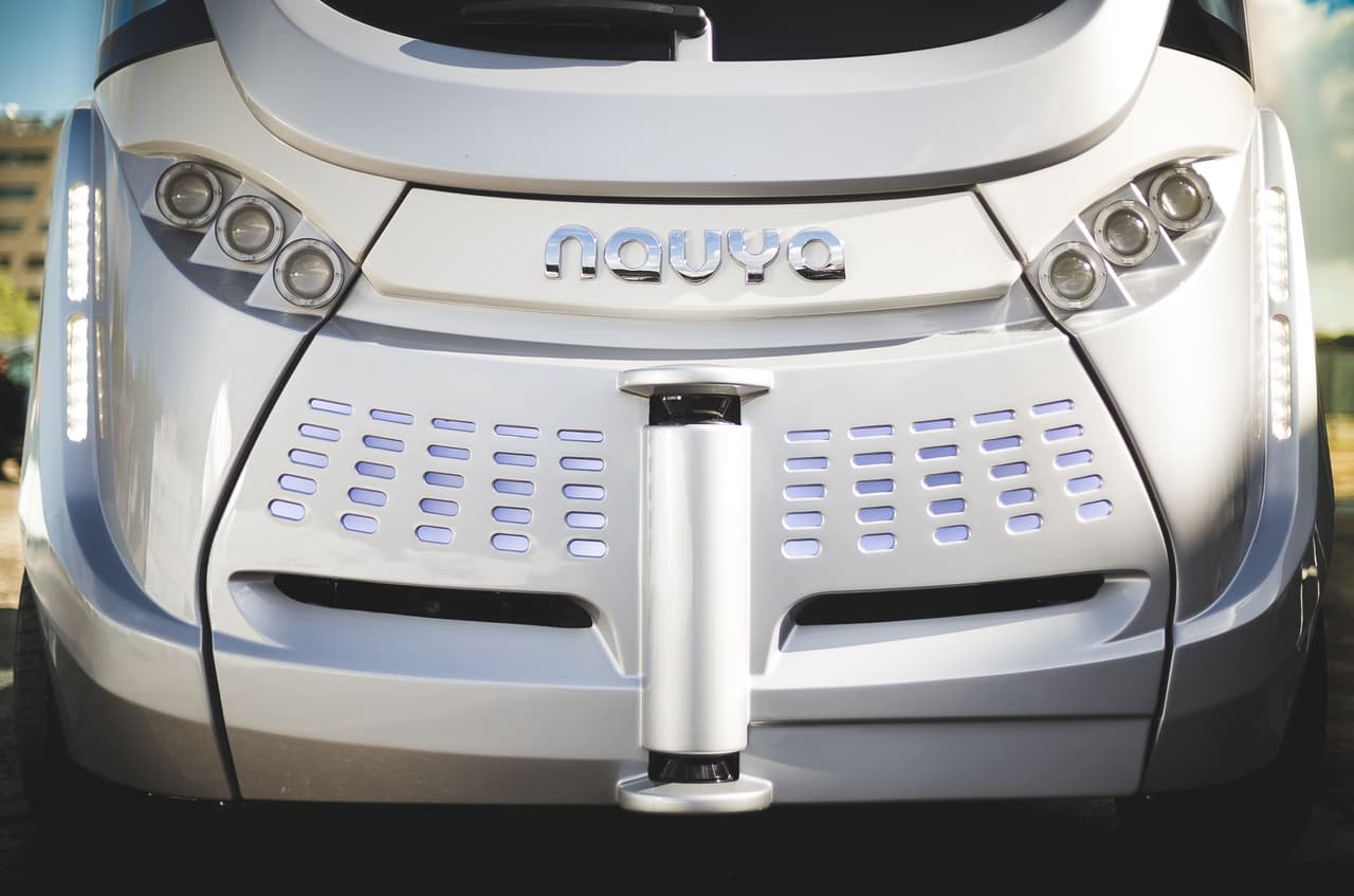 El Navya Arma cuenta con sensores LIDAR que le dan 
<b>percepción en tres dimensiones</b> que le permiten mapear el ambiente a su alrededor , permitiendo un posicionamiento preciso y asegurar la detección de obstáculos. 
<br>