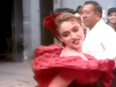Es así como el actor puertorriqueño recordó su breve aparición en 'Isla bonita' de Madonna, mismo que fue lanzado en 1986, un par de años antes de que se estrenara su primera película 'Big Top Pee-wee'.