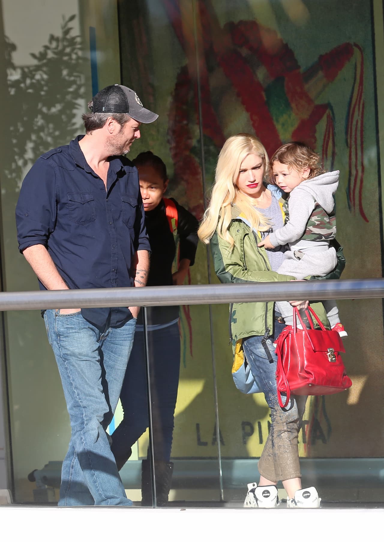 La relación va tan en serio que Blake ya convive con los hijos de Gwen.