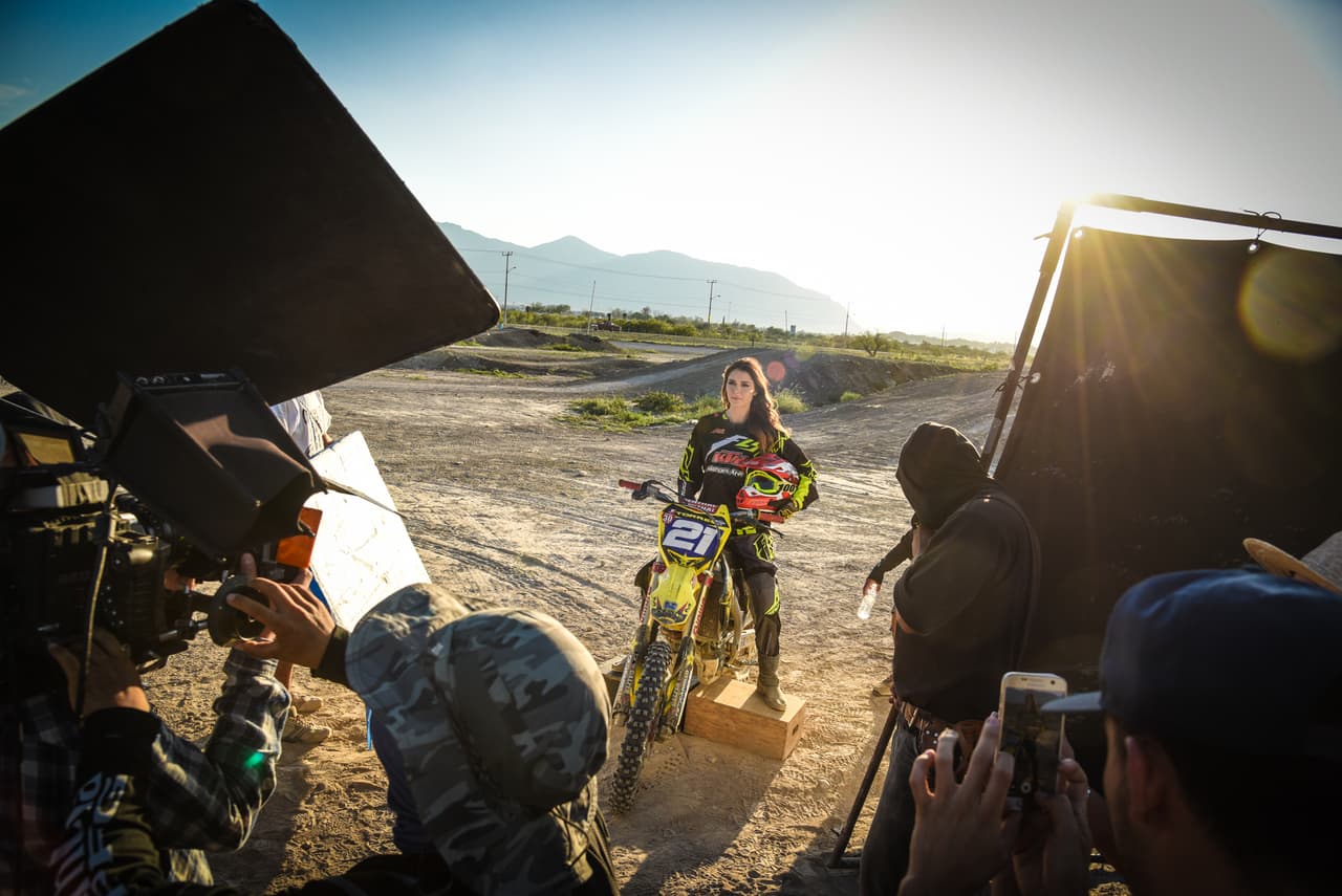 Marlene Favela y Salvador Zerboni son los protagonistas de esta historia de desamor y en las fotos, se puede apreciar la buena convivencia entre ellos y la agrupación norteña.