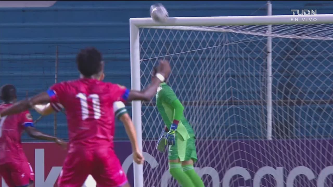 ¡El Tri se salva de milagro! Watz Leazard deja en el travesaño su cañonazo