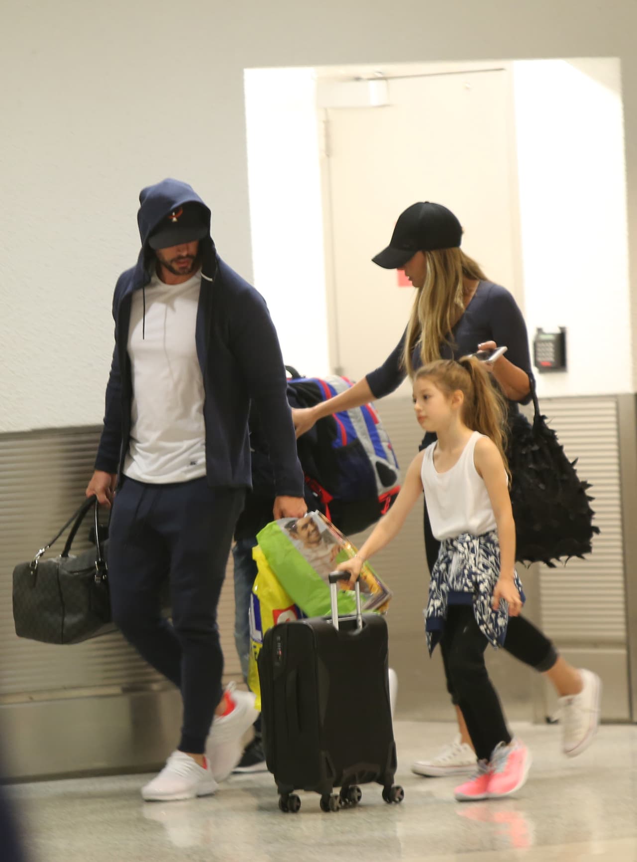 "Él me había dicho 'yo no estoy con mi mujer', por eso estábamos saliendo, para ver qué pasaba", contó Bracamontes, quien más tarde supo, por el mismo actor, que la esposa de Levy estaba embarazada de su segundo hijo, una circunstancia por la que decidieron interrumpir la relación.