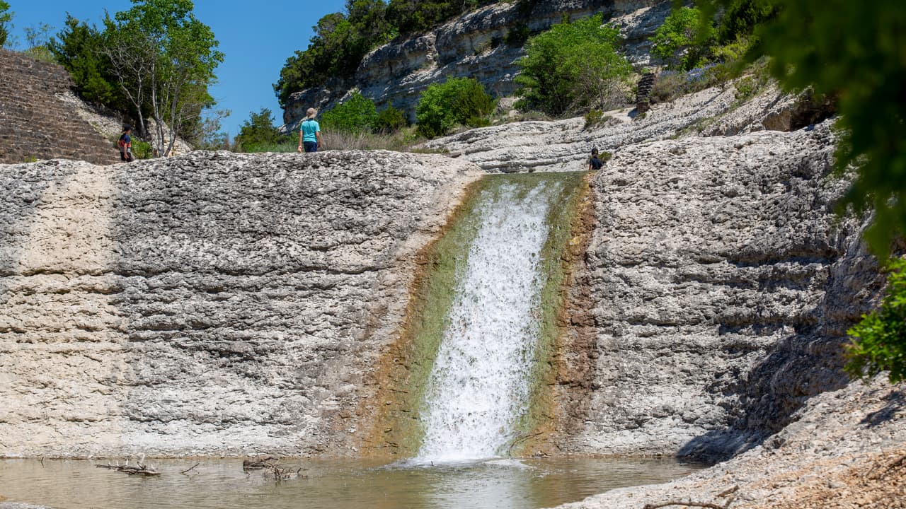 Puedes encontrar más información sobre reservaciones en parques estatales 
<a href="https://tpwd.texas.gov/state-parks/park-reservation-information" target="_blank">ingresando aquí</a>. 
<br>