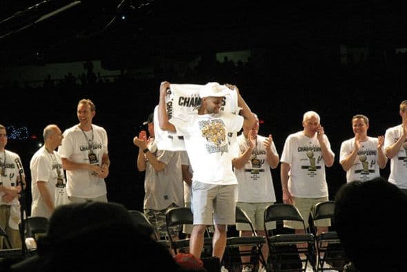 Photos: Spurs Championship Alamodome Celebration 2014