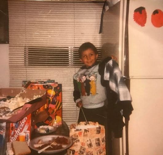 Su abuelo fue su inspiración y cantaba junto a él en reuniones familiares.