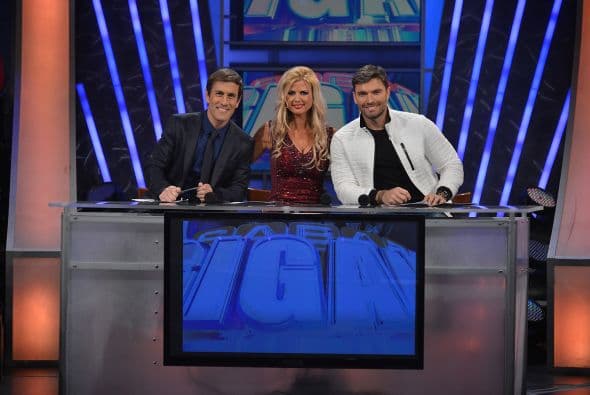 Aquí están los miembros del jurado, Sissi Fleytas junto a dos galanes, Mauri Stern y el nuevo miembro del jurado, Julian Gil que viene para dar su experta opinión y ayudar a las participantes a mejorar.