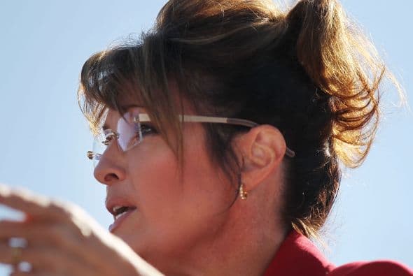 "Creo que a ella le gusta ser una conocida comentarista de Fox y una oradora que puede mantener a su familia", dijo la senadora Susan Collins, una destacada republicana de centro. "Es mucho más fácil para electrizar a multitudes que gobernar de verdad."