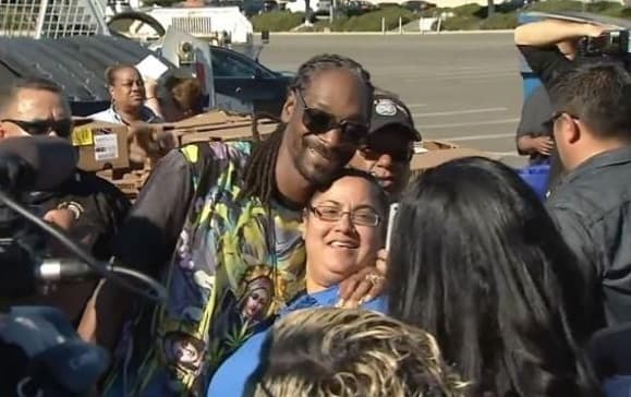 El rapero vivió emotivos instantes con sus fans y hasta se tomó algunas selfies.