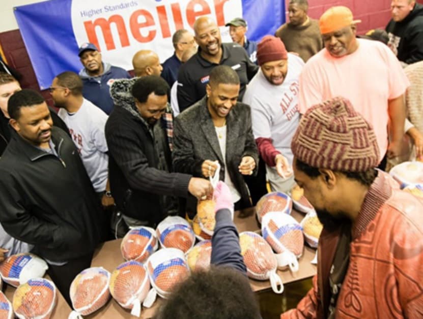 Bieg Sean fue otro de los que no se quiso quedar atrás y también repartió pavos.