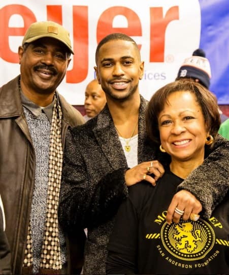 Para este momento tan especial lo acompañaron sus padres.