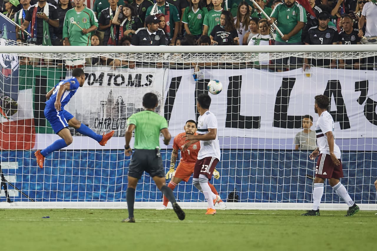 Jordy Delem puso de cabezazo el segundo gol de Martinica para poner a sufrir de nuevo a México al minuto 39 del segundo tiempo.