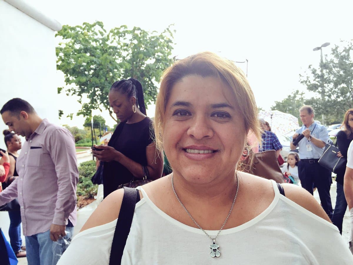 Liliana Muniz, colombiana votando en Pembroke Pines.