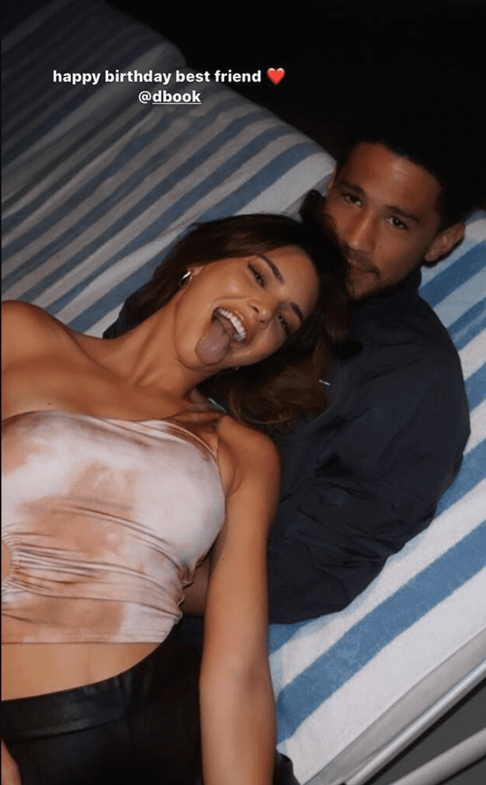 Sin embargo, solo un mes después, E! News informó que Kendall y Devin habían terminado su noviazgo por primera vez.