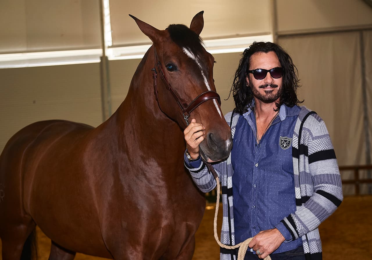 Mario Cimarro, de 48 años de edad, ha estado alejado en los últimos años de la actuación, pero no ha perdido el contacto con sus seguidores, con quienes se comunica por medio de sus redes sociales.