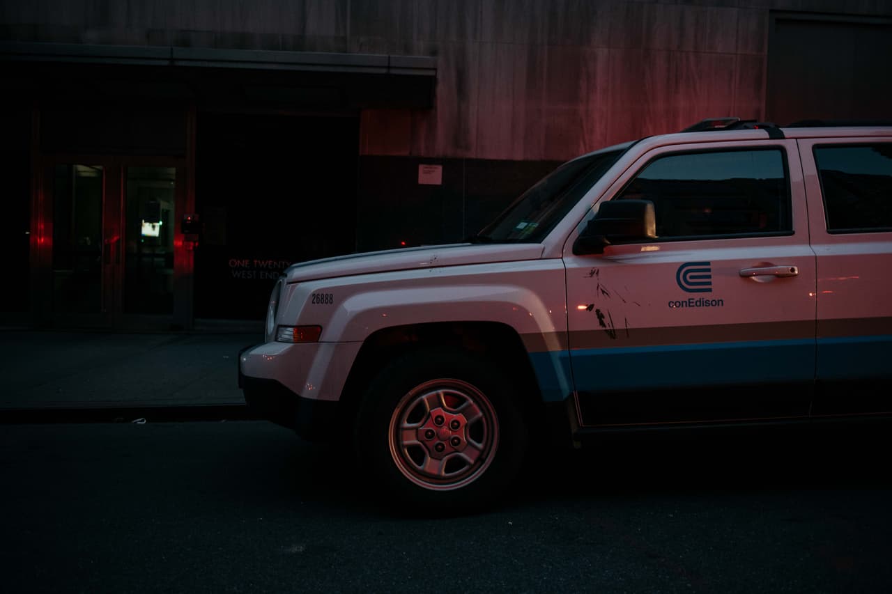 Cientos sin electricidad en Brooklyn mientras tormenta invernal avanza