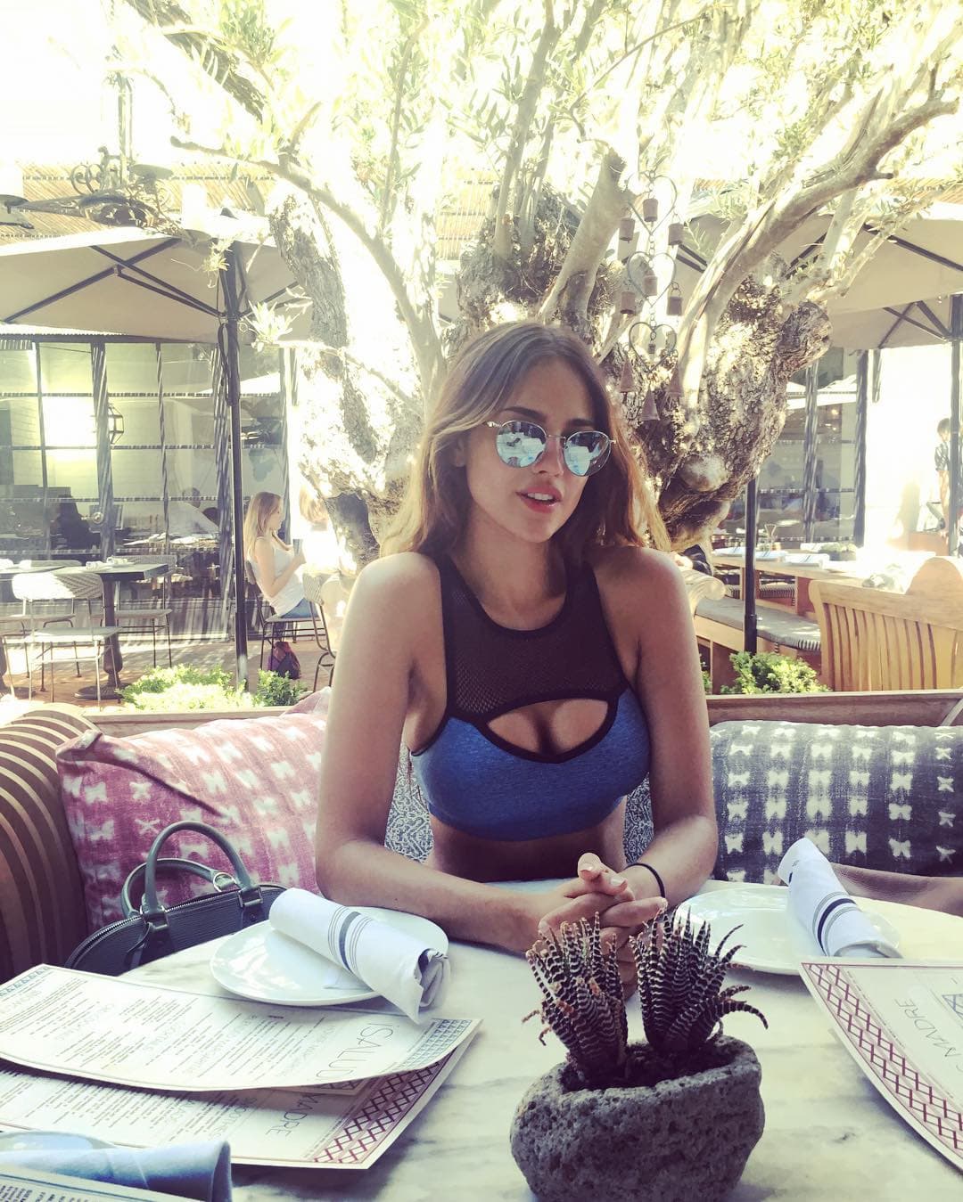 Eiza González ha dado mucho de qué hablar con esta foto que compartió en su Instagram. ¿Crees que se hizo un aumento de senos?