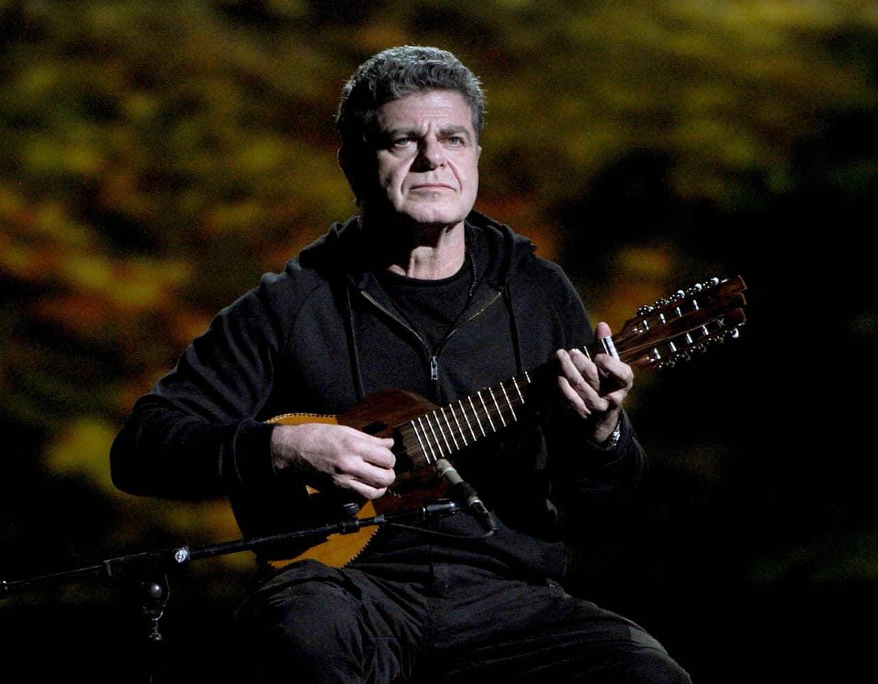 Fue producido por el argentino Gustavo Santaolalla, ganador de dos Premios Oscar y colaborador habitual de los mexicanos.