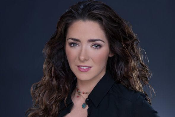 En el 2012 regresó a la televisión con otro rol estelar, 
<b>'La mujer del Vendaval'</b>, una historia campirana producida por Mapat.