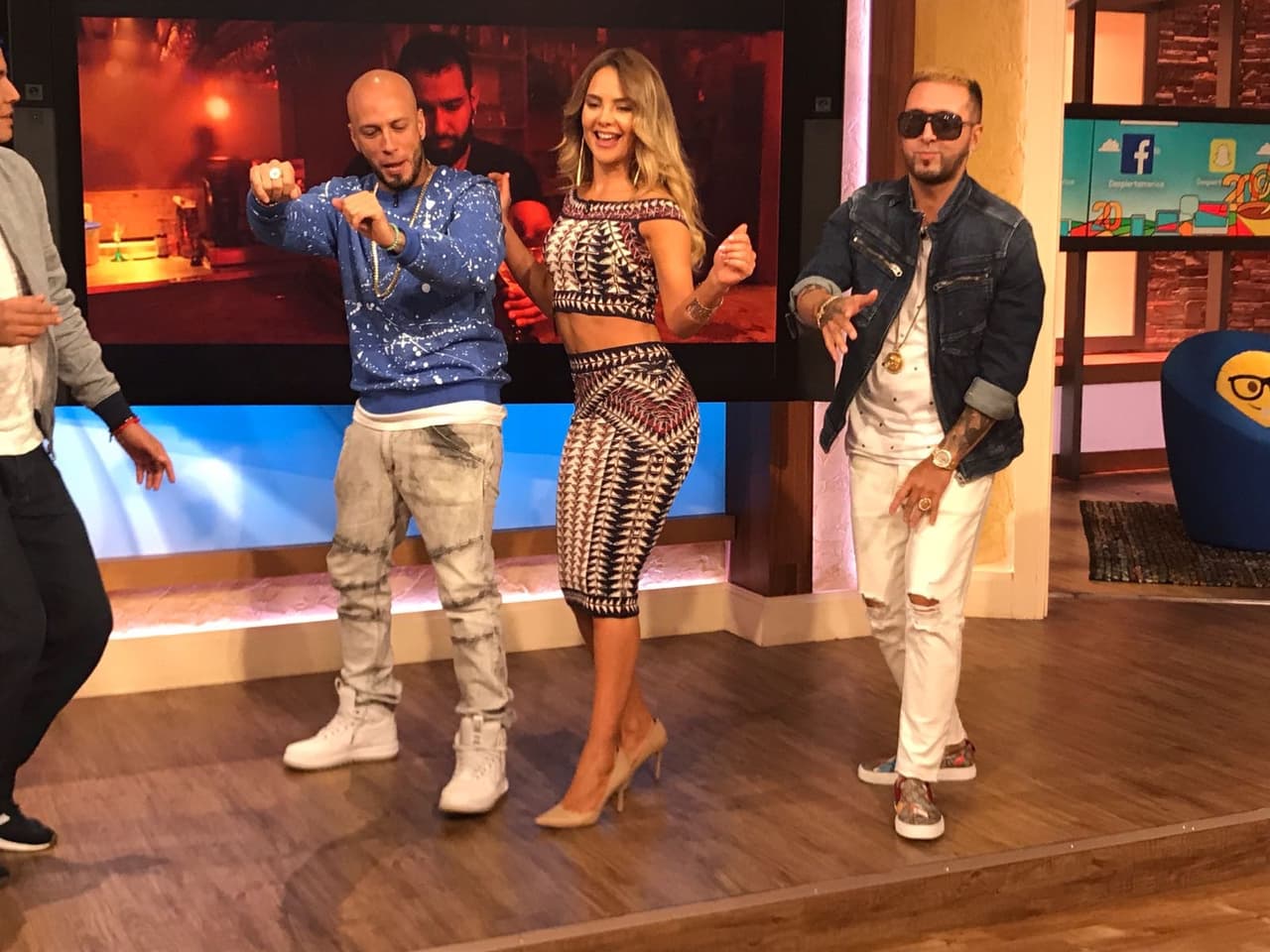 Así que los vimos disfrutar y mostrar sus mejores pasos de baile frente a las cámaras del programa.