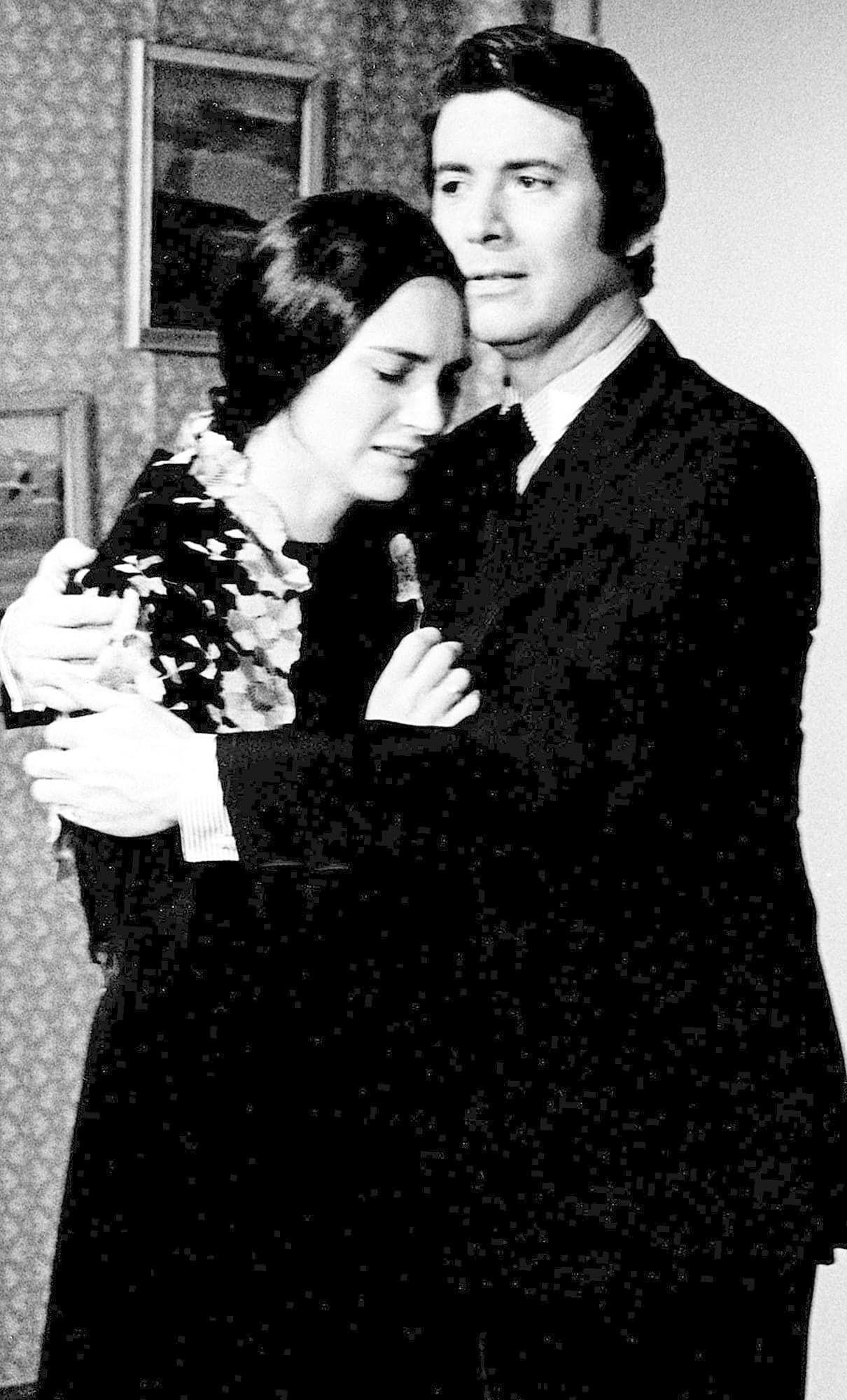 Por aquella época, el actor era considerado uno de los más relevantes e importantes galanes del mundo del espectáculo y en 'Colorina' dio vida a Gustavo Adolfo Almazán y de la Vega.