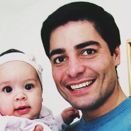 Heredó la mirada de su papi.