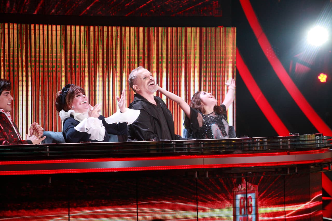 Para el siguiente show, Karol estaba fascinada con lo que veía sobre el escenario. Niños de 6 a 12 años mostraban todo de lo que eran capaces. Entre risas y emoción, los jueces disfrutaban ser testigos del crecimiento de los participantes.