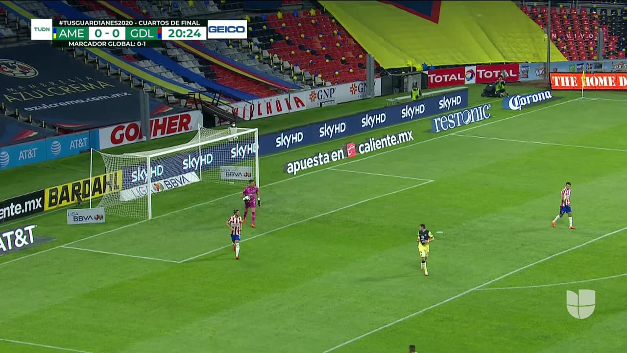 ¡TIRO ATAJADO! disparo por Francisco Córdova.