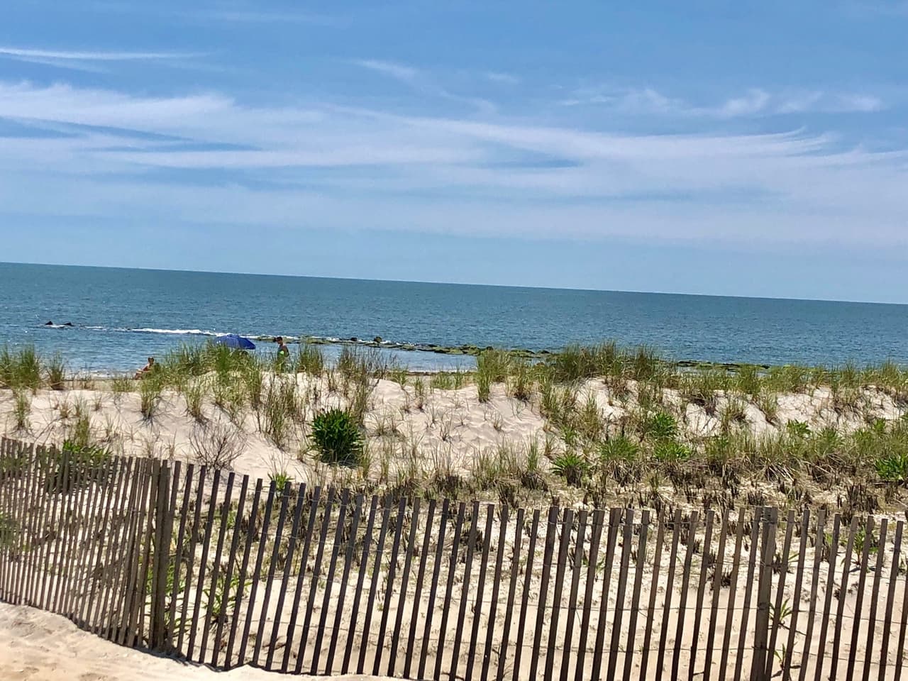 <b>Ocean City</b> está en la costa de Nueva Jersey. La ciudad tiene una cadena de playas y un paseo con tiendas, restaurantes y parques de diversiones.