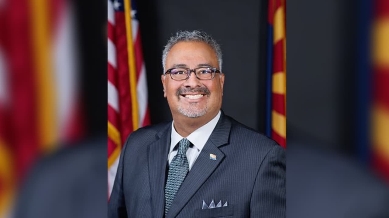 Lorenzo Sierra, representante de Arizona, sufre complicaciones de covid-19 y se encuentra en una UCI