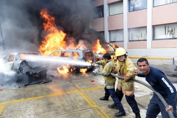 Alrededor de 800 profesores de Guerrero irrumpieron en diversos edificios públicos, realizaron destrozos y les prendieron fuego. El Congreso de Guerrero fue uno de los inmuebles más dañados.