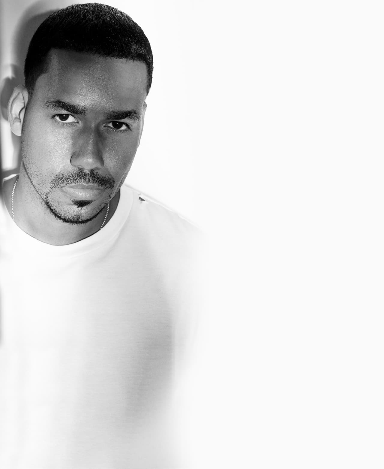 Romeo Santos. El Rey de la Bachata. Sin duda, uno de los más queridos en la historia de este premio. Recordemos que en 2017 Romeo recibió el 
<b><a href="https://www.univision.com/especiales/premio-lo-nuestro/romeo-santos-rey-de-la-bachata-premio-a-la-excelencia-premio-lo-nuestro-2017">Premio a la Excelencia</a></b>.