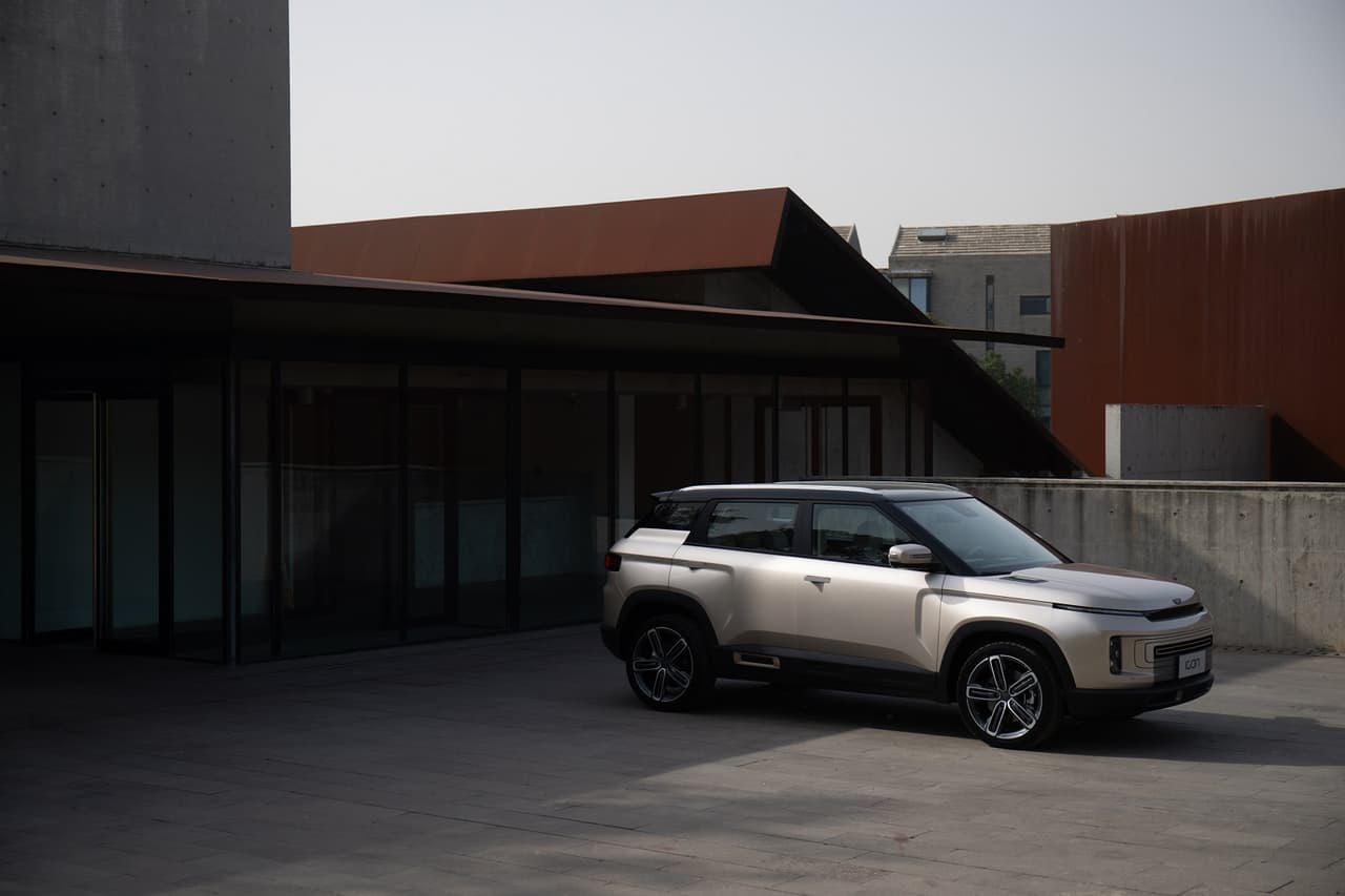 Y aunque el Icon no ha llegado a los concesionarios del país, Geely ya ha recibido hasta 30,000 pedidos.