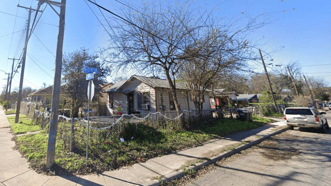 Hombre sospechoso de disparar tras discutir con fiesta de vecinos se atrinchera