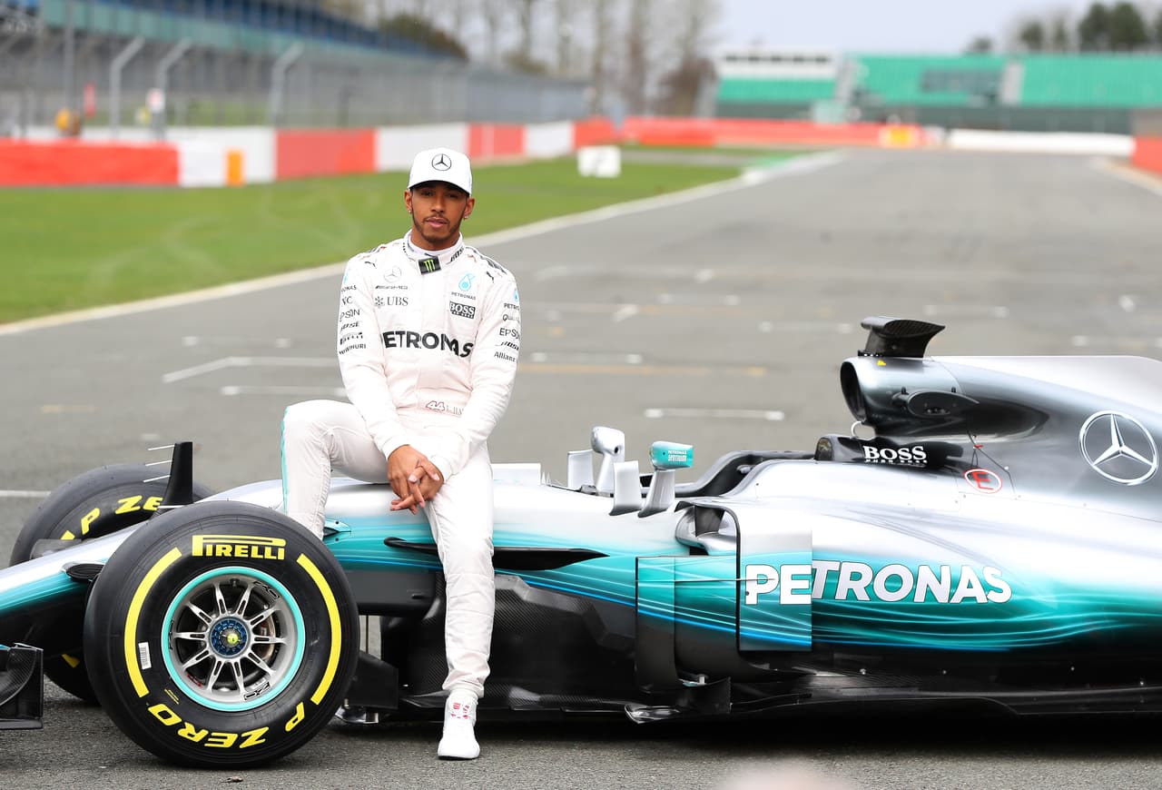 Lewis Hamilton irá en 2017 por su cuarto título mundial, sería el tercero con Mercedes-AMG, mientras que ya había sido campeón con McLaren en 2008.