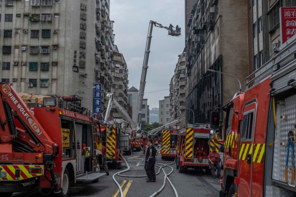<b>Una operación "complicada"</b>, así describió el Departamento de Bomberos el operativo de rescate, en el que participaron 
<b>159 efectivos y 75 vehículos.</b>
<br>