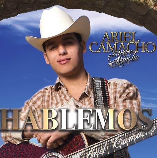 Otra tragedia fue la de Ariel Camacho, grupero que fue despedido en un emotivo funeral tras perder la vida de camino a casa luego de tener una presentación en el Carnaval de Mocorito.