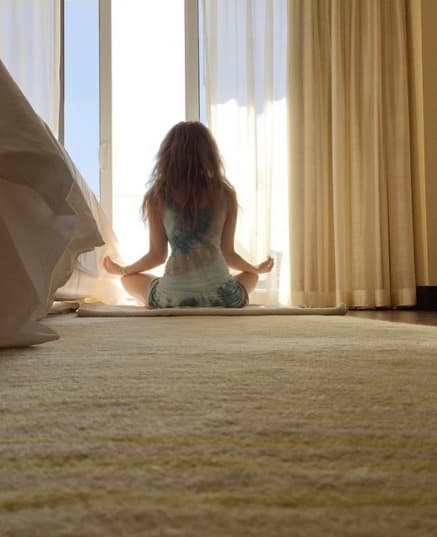 La meditación también es parte primordial de su vida.