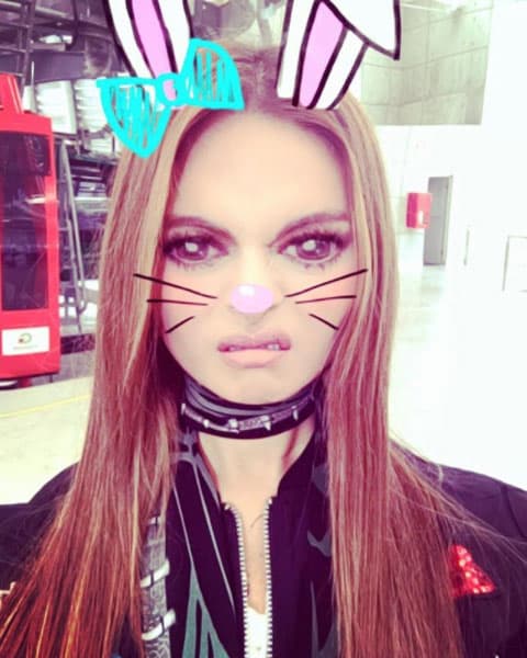 Aunque también hizo gestos de enojada con otro filtro de conejita.