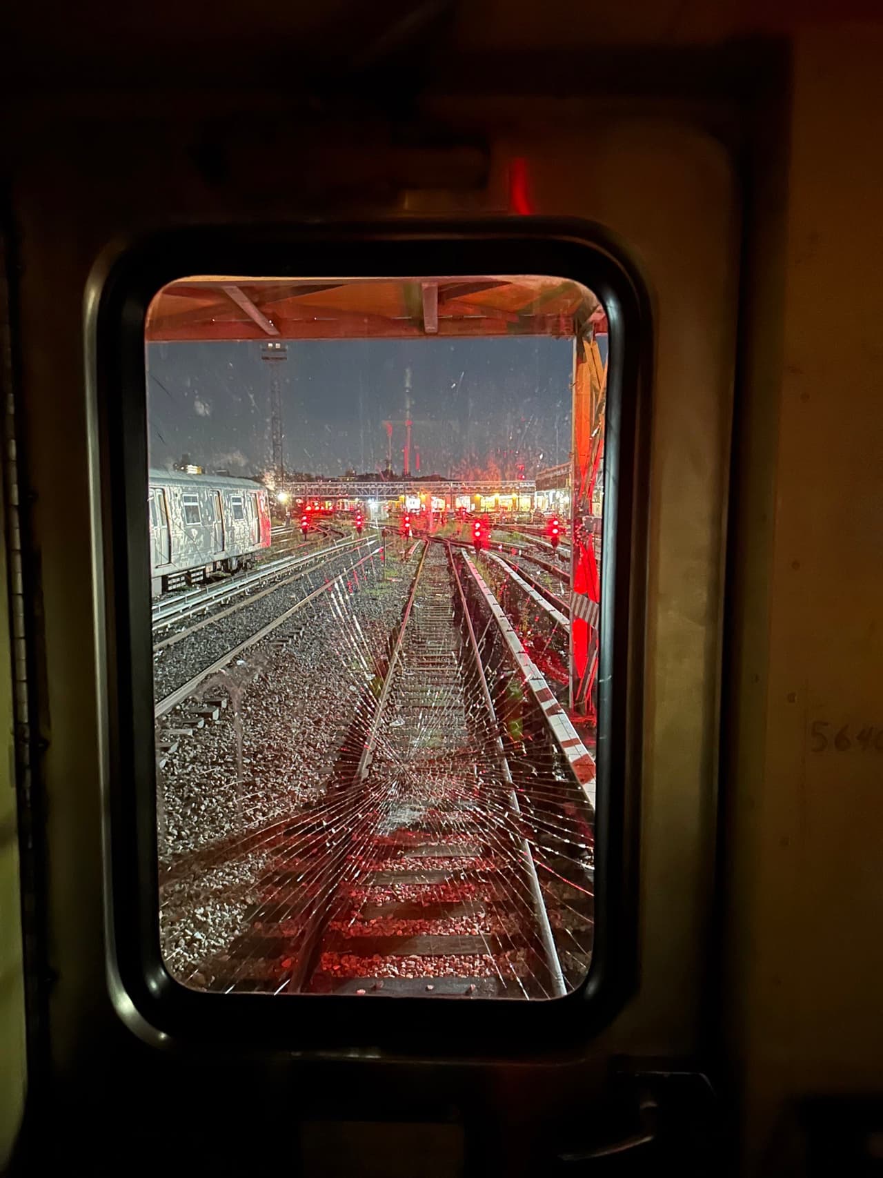 MTA enfocada en restaurar el servicio tras actos vandálicos en la línea W.