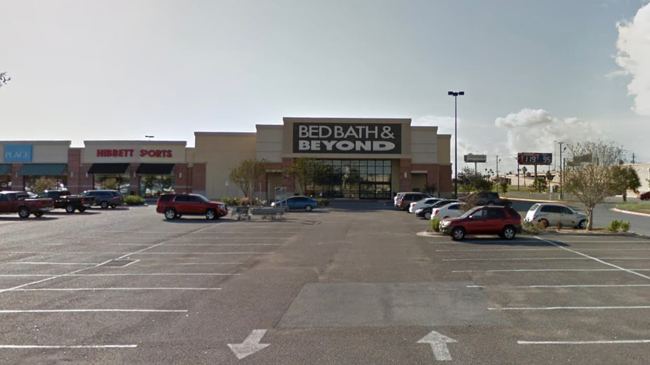 <b> </b>2817 W. Expressway 83 Frontage, Harlingen. Para noviembre de 2019, la compañía tenía 981 tiendas Bed Bath & Beyond en Estados Unidos.