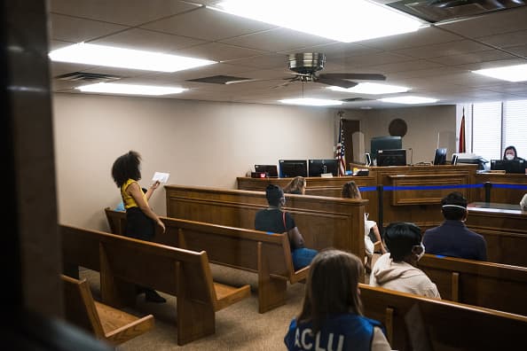 <b>¿Todos los condados de Texas tienen moratorias locales sobre los desalojos?</b>
<br>
<br>Algunas jurisdicciones locales en Texas, como el condado de Dallas y la ciudad de Austin, tienen sus propias moratorias. Consulte con su ciudad o condado para ver si ha implementado una moratoria extendida.