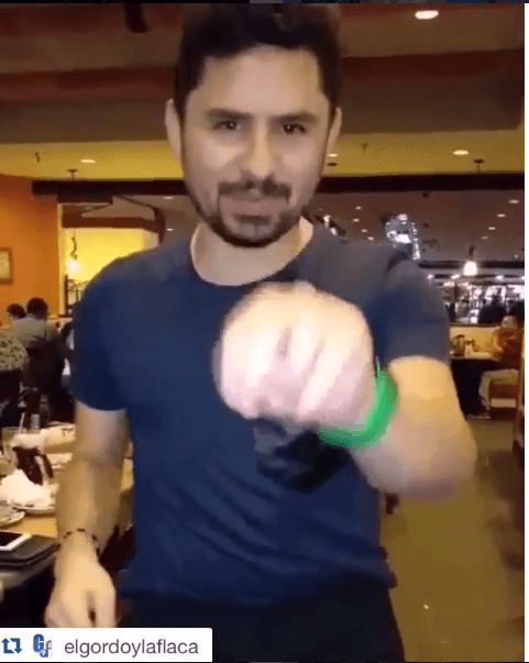 A Larry se le subió lo Hernández, publicando el siguiente mensaje, sin antes dejar muy en claro: 'Que quede claro este mensaje es para quien le quede el saco y si te queda, póntelo y abróchatelo y está fácil déjame de seguir, ¿qué estás aquí de mitotero y mitotera?'.