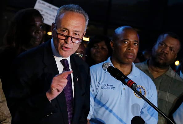 Neoyorquinos se unen en una vigila para apoyar a las víctimas de Charleston