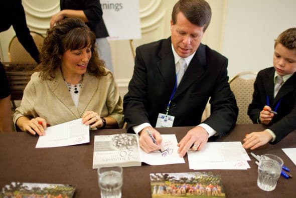 La reportera también les preguntó si lo que hizo Josh podría ser considerado pedofilia y dijeron que no, porque era menor de edad.