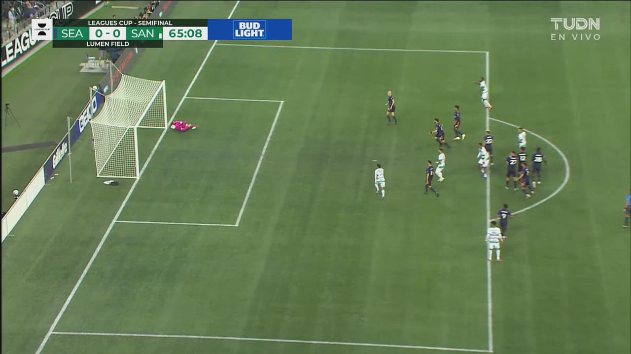 ¡Sounders se salva de milagro! Disparo de Diego Valdés que da en el poste