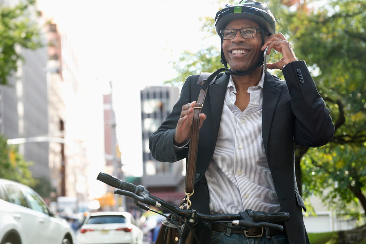 En Nueva York el salario mínimo es de $13.20. Esto es casi el doble del salario mínimo del país ($7.25). Y, para quienes trabajan en labores que dependen de propinas, el salario mínimo con propinas es de $8.80.