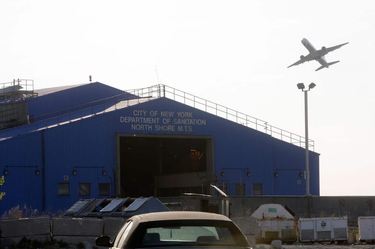 Fuertes retrasos en tres aeropuertos debido a la falta de controladores aéreos por el cierre del gobierno
