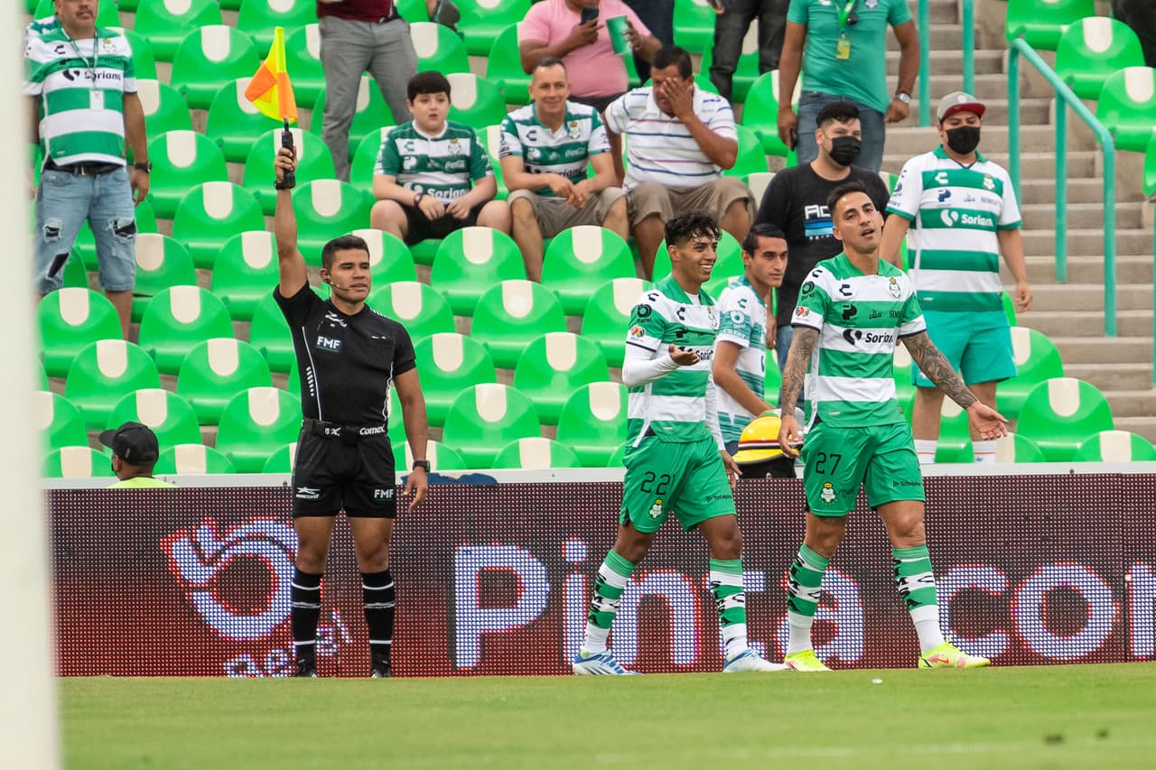 Santos Laguna le remontó 2-1 a León con goles de Omar Campos y Félix Torres en la Jornada 9 del Apertura 2022.