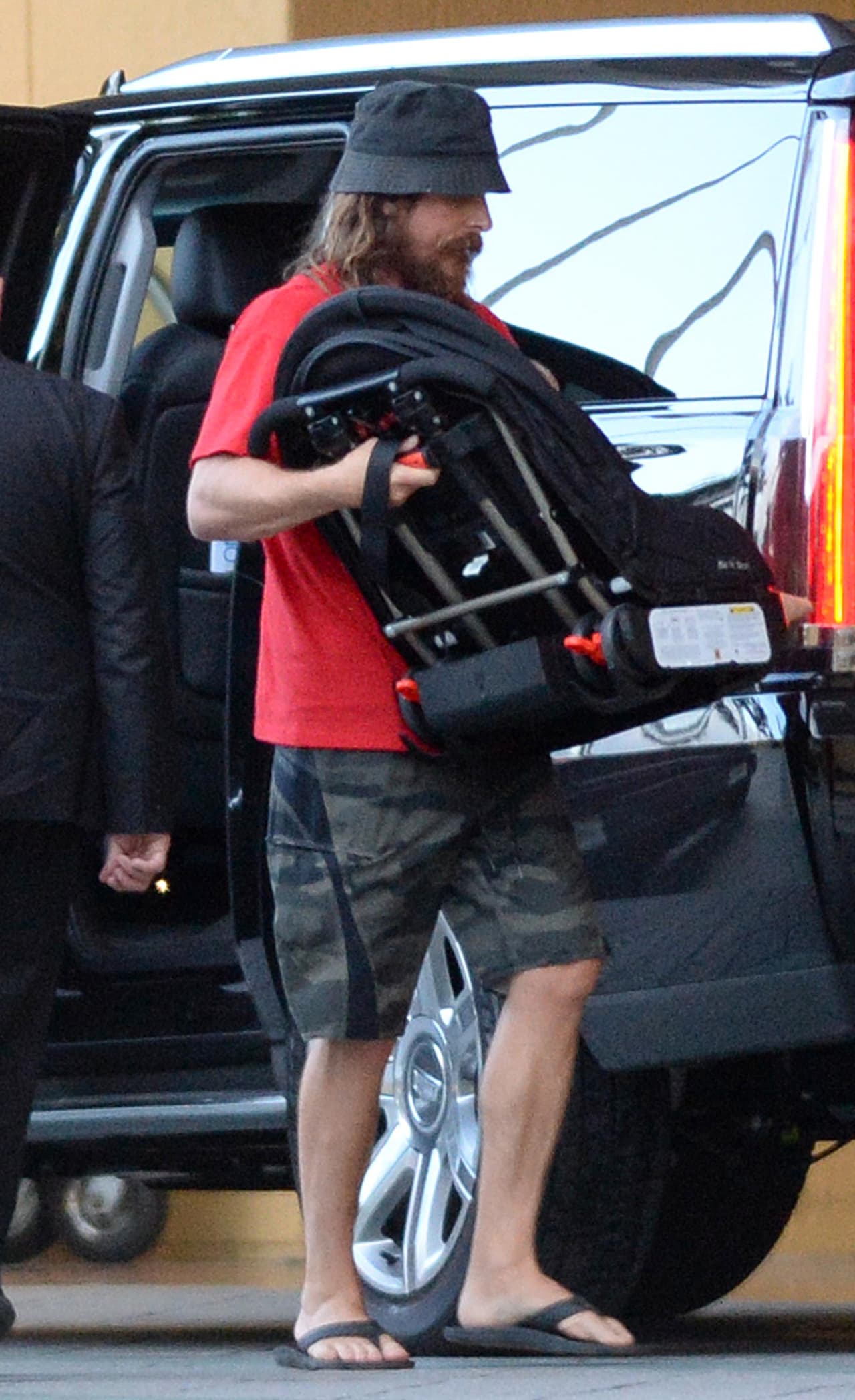 ¿Pero por qué Bale ha decidido lucir un 'look' tan desaliñado?, ¿será que ya no quiere verse sexy para sus fans?